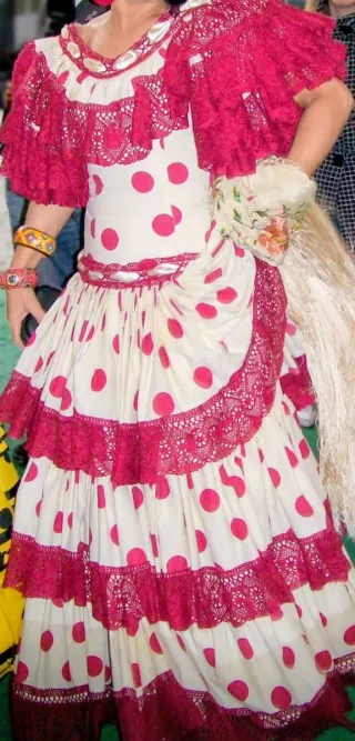 Traje de Sevillana granate y vainilla