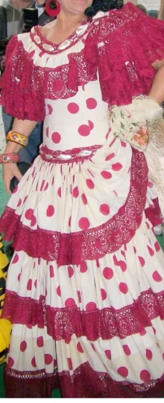 Traje de Sevillana granate y vainilla