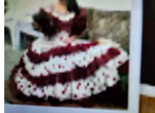 Traje de Sevillana granate y vainilla