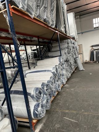 Liquidación: Canapés y colchones