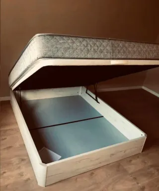 Canapé abatible y colchón gris