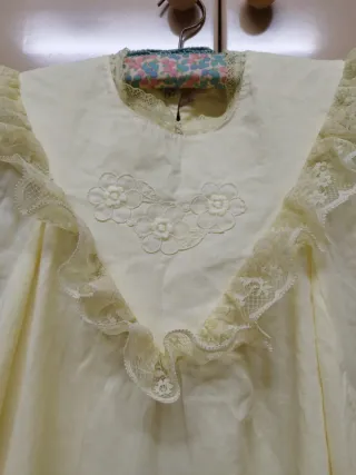 Camisón antiguo encaje color amarillo