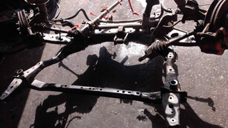 BRAZO SUSPENSION SUPERIOR DELANTERO IZQUIERDO MAZ