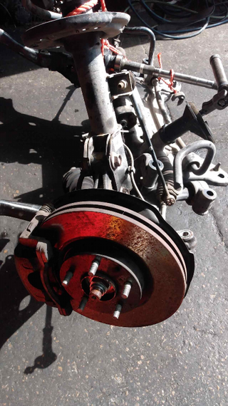 BRAZO SUSPENSION SUPERIOR DELANTERO IZQUIERDO MAZ