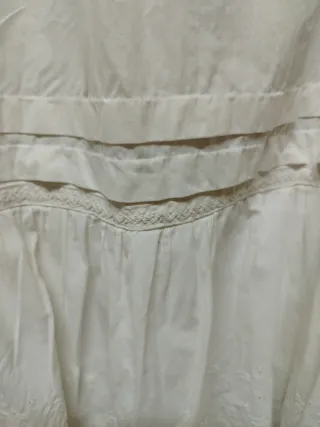 Enagua antigua de algodón con encaje