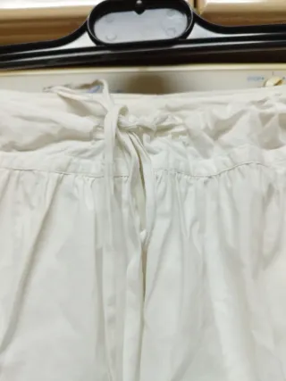 Enagua antigua de algodón con encaje