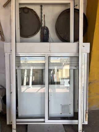 Ventanas/puerta de aluminio. 133*133 y puerta 105