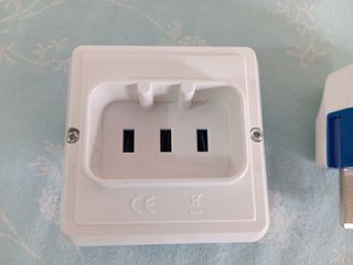 BASE Y ENCHUFE SOLERA