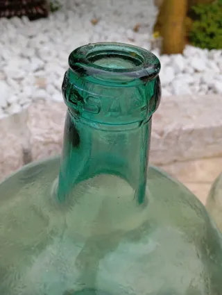 Antiche damajuanas in vetro