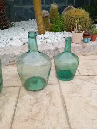 Antiche damajuanas in vetro