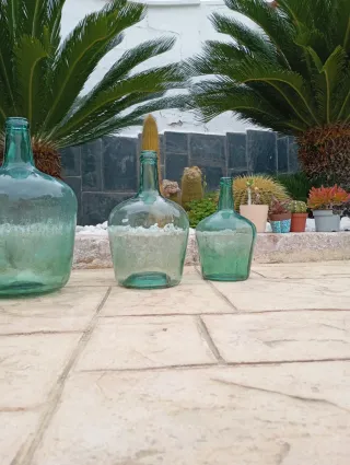 Antiche damajuanas in vetro