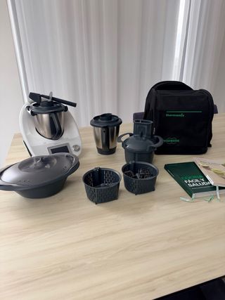 Thermomix TM5 + Vaso Extra + Bolsa + complementos