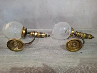 Lámpara de metal y cristal dorada