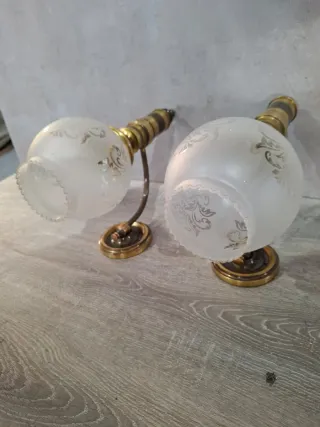 Lámpara de metal y cristal dorada