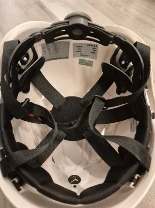 Casco y arnés trabajos altura