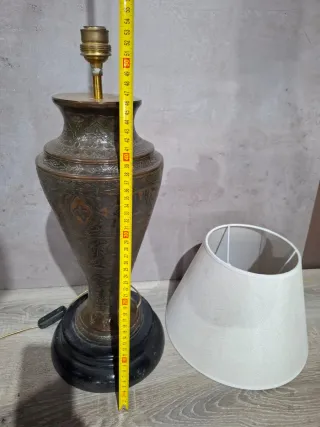 Lámpara de mesa decorativa metal y piedra