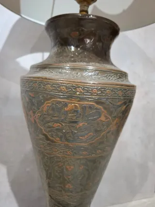 Lámpara de mesa decorativa metal y piedra