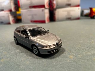 Lotto 3 modellini 1:43 Mini, Alfa, Ferrari