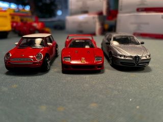 Lotto 3 modellini 1:43 Mini, Alfa, Ferrari