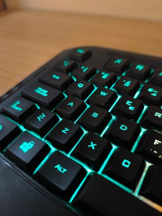 Teclado gaming Trust Avonn como NUEVO en su caja