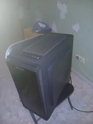 PC Gaming Negro con Luces Azules
