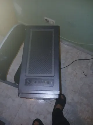 PC Gaming Negro con Luces Azules