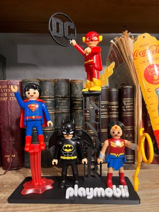 Expositor Kinder Joy Figuras DC