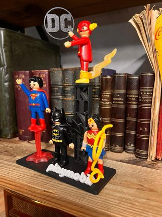 Expositor Kinder Joy Figuras DC