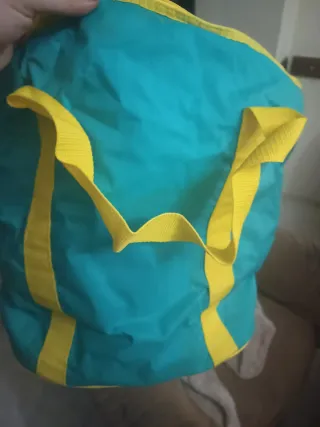 Bolsa nevera azul y amarilla