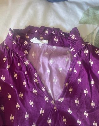 Blusa morada con estampado