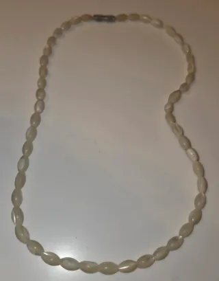 2 collane perle ovali e metallo maglie intrecciate