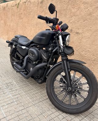 Harley Davidson Sportster XL883N Iron Negra 2011