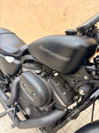 Harley Davidson Sportster XL883N Iron Negra 2011