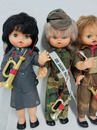 Muñecas Wendolin Colección Militar
