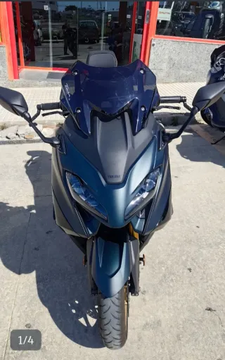 Yamaha T-MAX Tech 560 Maxi Scooter