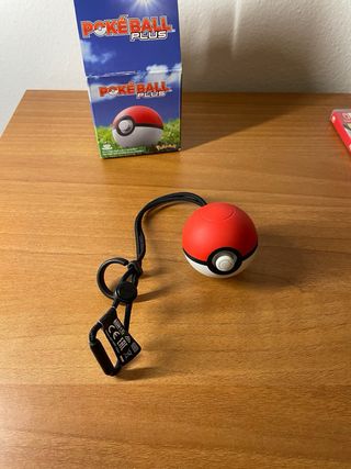 Nintendo Switch Let's Go Pikachu + Pokeball Plus