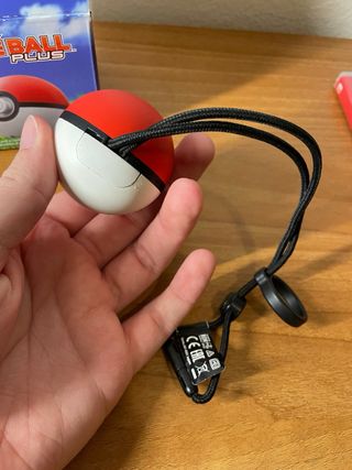 Nintendo Switch Let's Go Pikachu + Pokeball Plus
