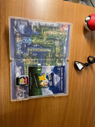 Nintendo Switch Let's Go Pikachu + Pokeball Plus