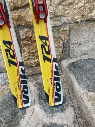 Botas esquí Tecnica Naranja y esquís Volkl 724