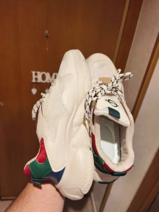 Zapatillas deportivas multicolor y blancas