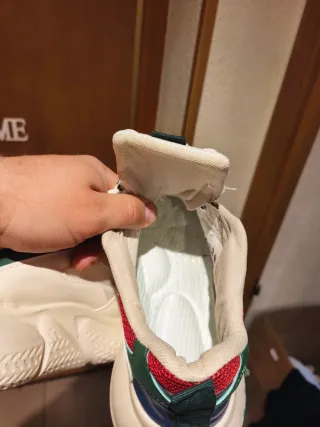 Zapatillas deportivas multicolor y blancas