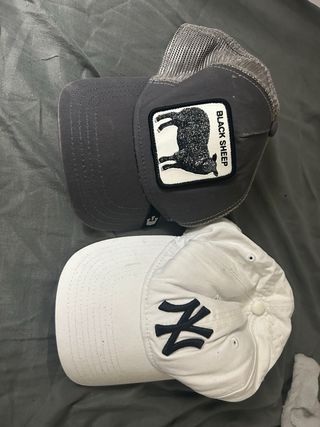 Lote 2 Gorras: Negra Black Sheep y Blanca NY