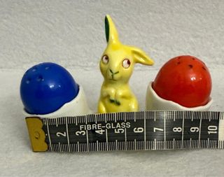 Set Porcellana Antico Coniglio Uova Sale Pepe