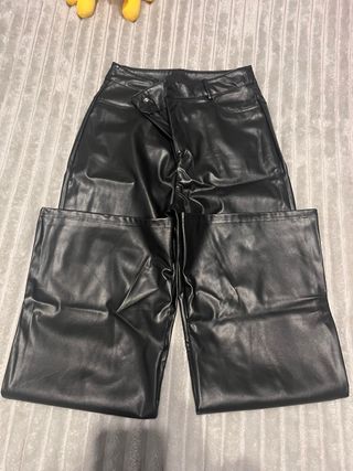 Pantalón efecto piel mujer