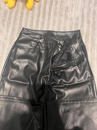 Pantalón efecto piel mujer