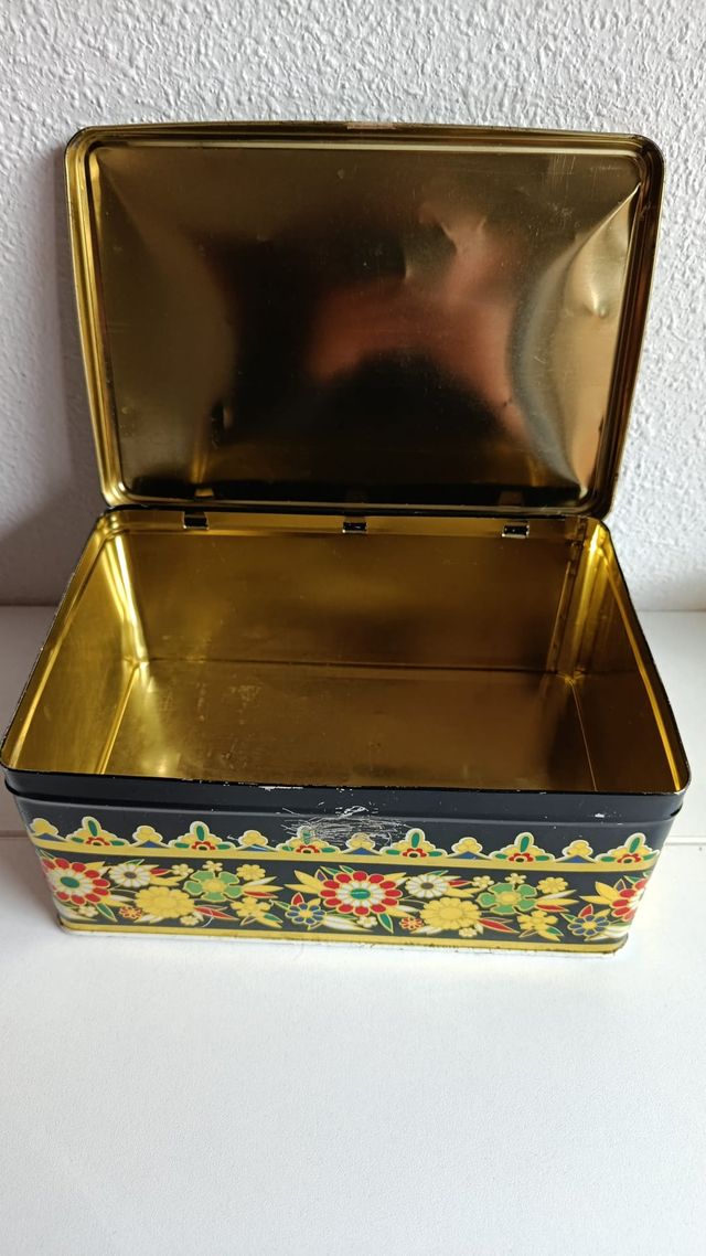 Antigua lata Cola Cao floral