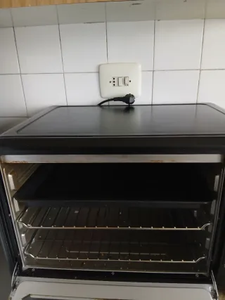 Mini horno Moulinex negro