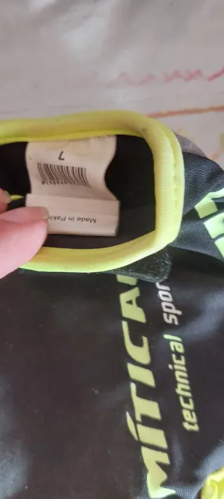 Guantes MÍTICAL negros y amarillos