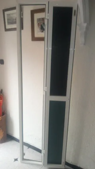 Puerta aluminio con espejos