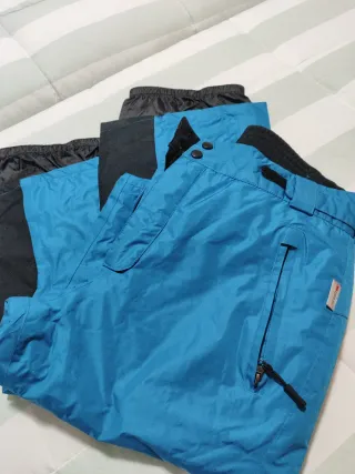 Pantalón de esquí azul y negro